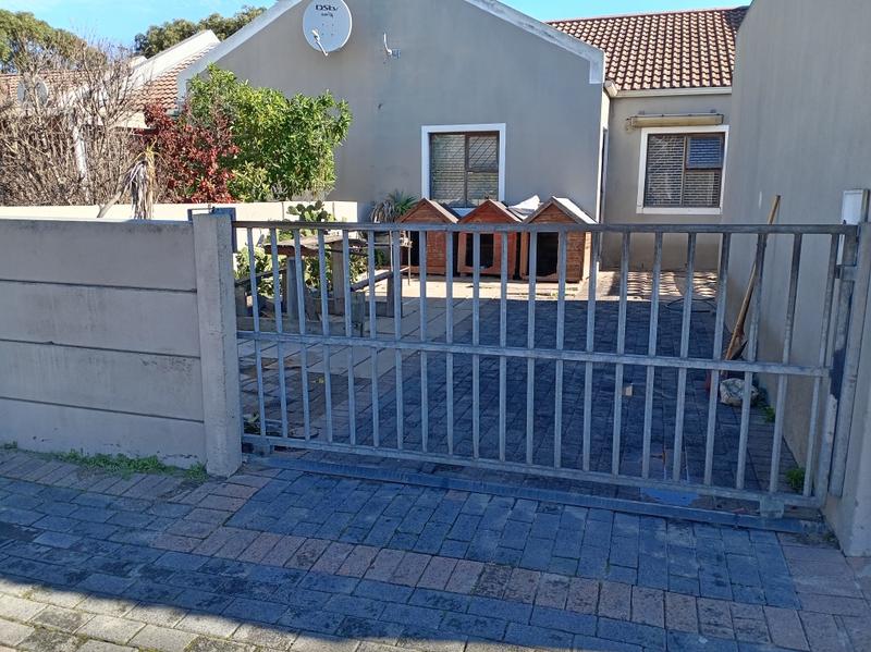 2 Bedroom Property for Sale in Mitchells Plain Central Western Cape